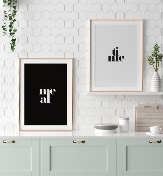 Placate Meal (black); Plakat Time (white)