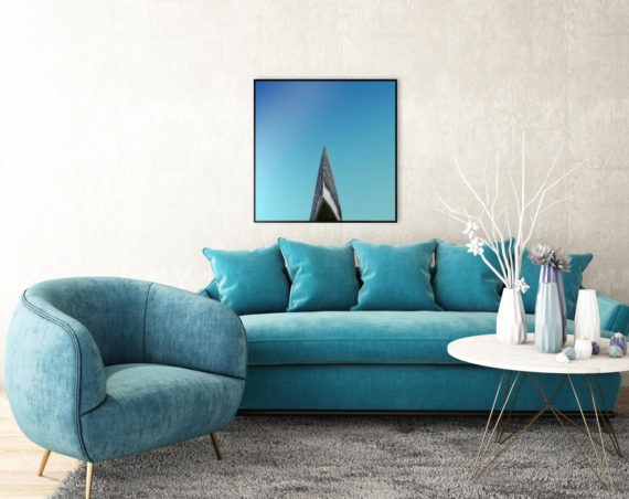 Plakat Sharp na ścianie